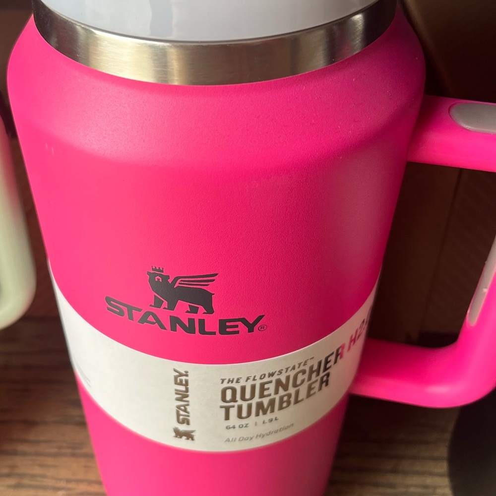 Stanley 64oz POPSICLE PINK Tumbler jug thermos flow state straw cup camping - Picture 2 of 2